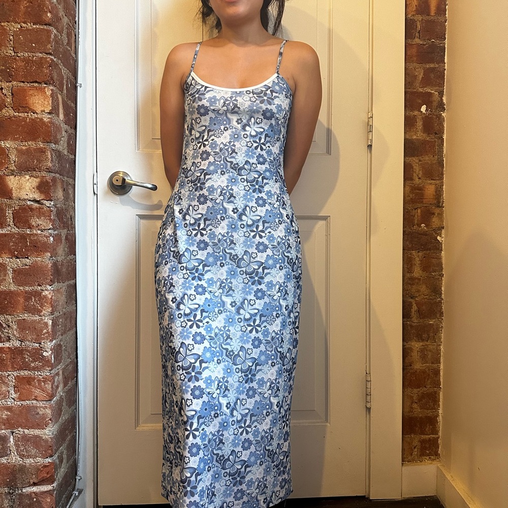 Pacsun Floral Blue and White Maxi Dress New without Tags
